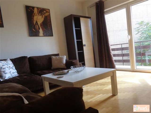 СЕ ИЗДАВА ДВОСОБЕН СТАН КАЈ СИТИ МОЛ