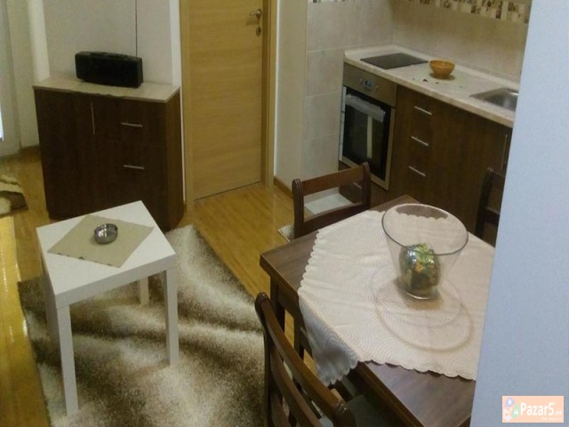 СЕ ИЗДАВА ДВОСОБЕН СТАН ВО АЕРОДРОМ