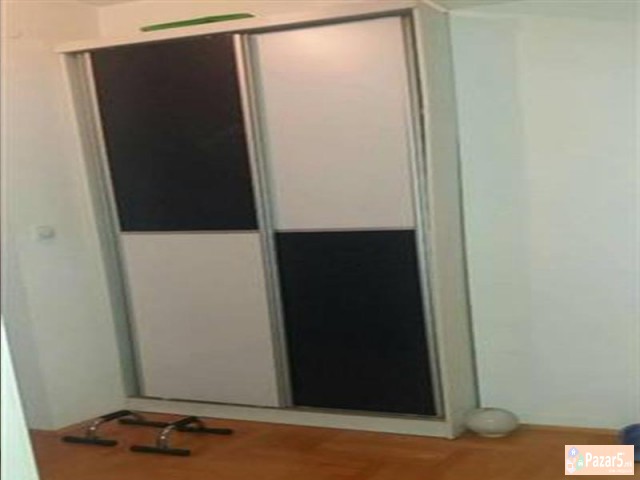 СЕ ИЗДАВА ТРОСОБЕН СТАН ВО КИСЕЛА ВОДА