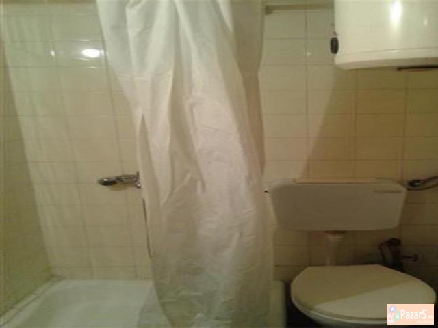 СЕ ИЗДАВА ТРОСОБЕН СТАН ВО КАПИШТЕЦ