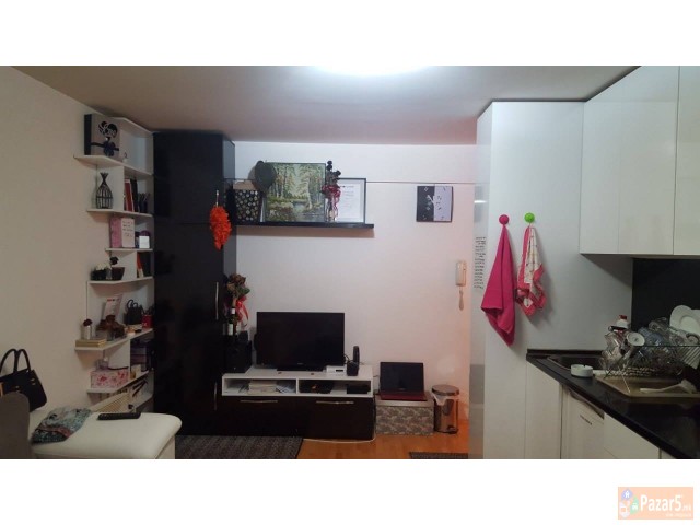 Izdavam Garsonjera Vo Debar Maalo