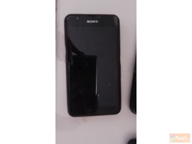 Se Prodavaat 2 Telefoni Htc I Sony 