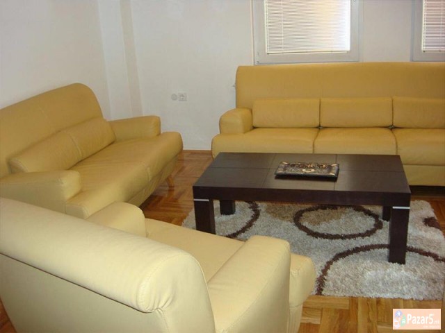 СЕ ИЗДАВА ТРОСОБЕН СТАН ВО ДЕБАР МААЛО