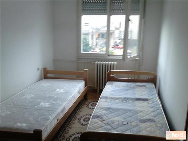 СЕ ИЗДАВА ТРОСОБЕН СТАН ВО ЦЕНТАР