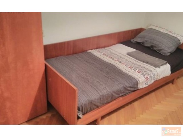 Се изнајмува трособен стан за студенти во Капиштец