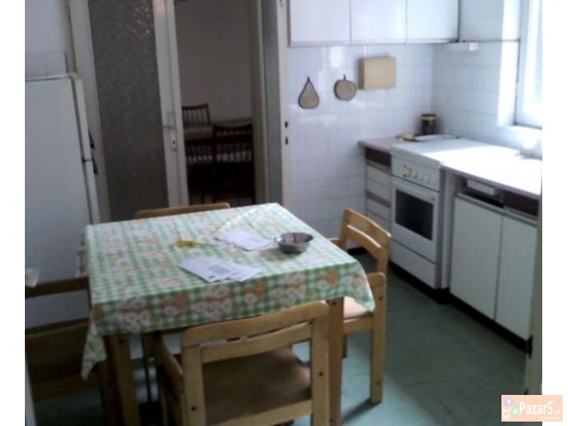 Се изнајмува трособен стан за студенти во Капиштец