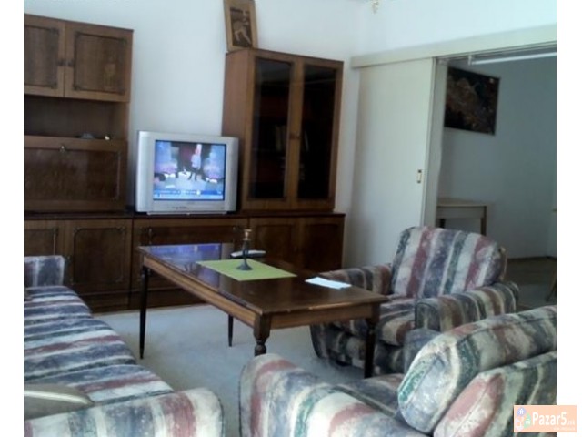 Се изнајмува трособен стан за студенти во Капиштец