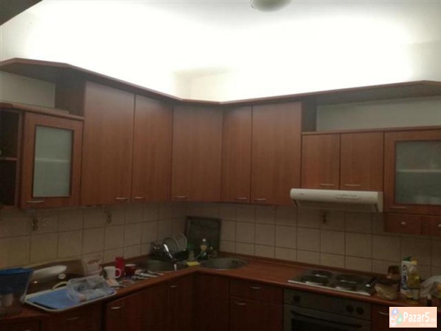 СЕ ИЗДАВА ТРОСОБЕН СТАН ВО АЕРОДРОМ