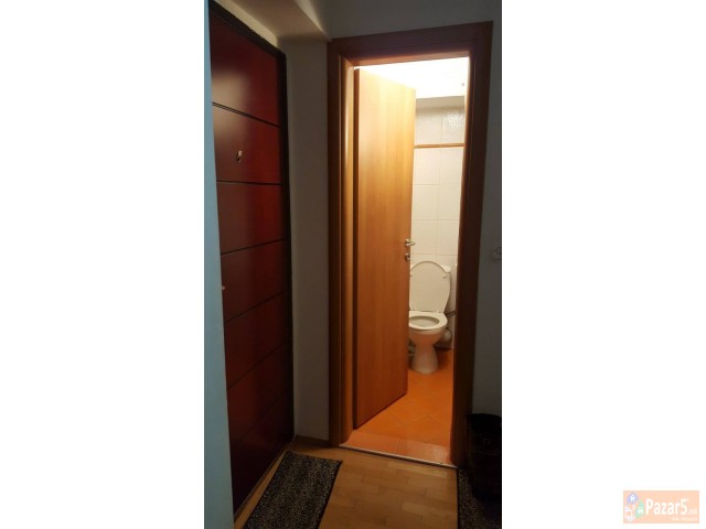 Izdavam Garsonjera Vo Debar Maalo