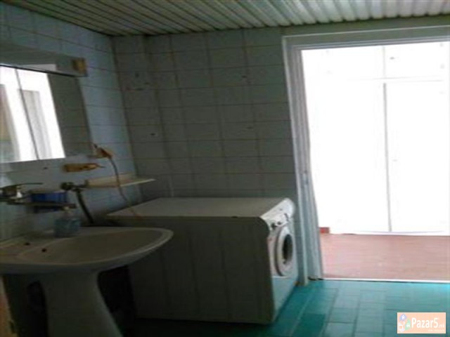 СЕ ИЗДАВА ТРОСОБЕН СТАН ВО АЕРОДРОМ