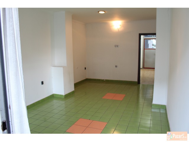 Издавам деловен простор 33м2 Аеродром 120 еур