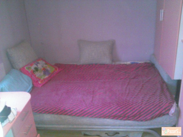 Izdavam Novo Komplet Namesteno Stance Vo Kisela Vo