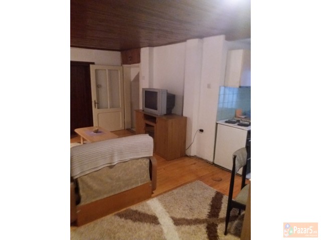 Издавам кат од куќа