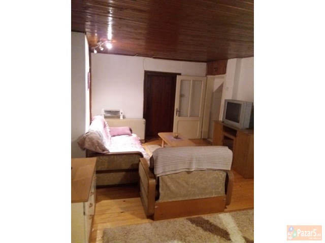 Издавам кат од куќа