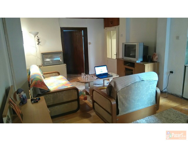 Издавам кат од куќа