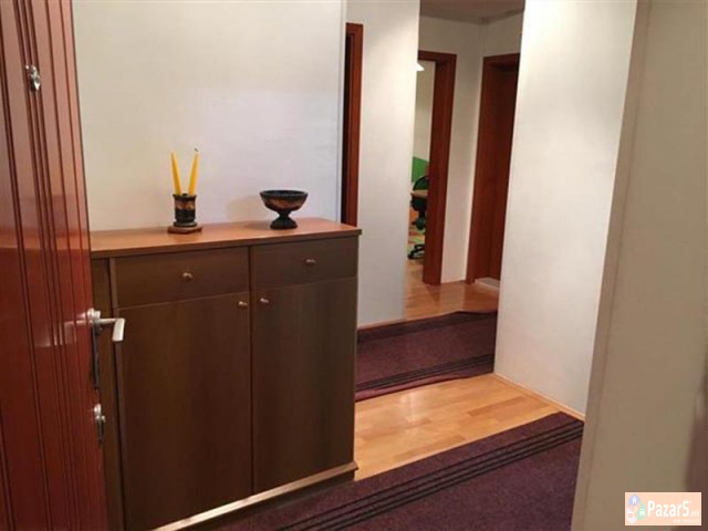 СЕ ИЗДАВА ТРОСОБЕН СТАН ВО ДЕБАР МААЛО