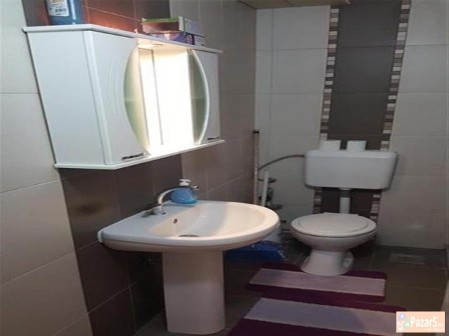 СЕ ИЗДАВА ТРОСОБЕН СТАН КАЈ НОВА ЖЕЛЕЗНИЧКА