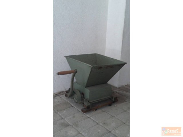 Машина за мелење грозје