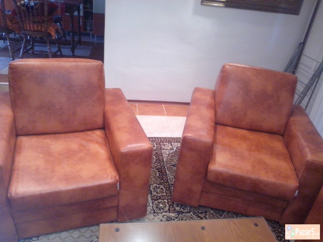 ПРОДАВАМ ГАРНИТУРА ЗА СЕДЕЊЕ