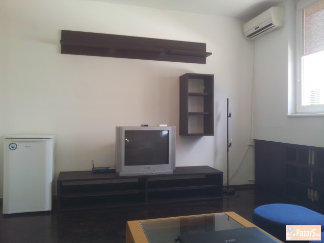 Izdavam Stan Vo Skopje - Centar