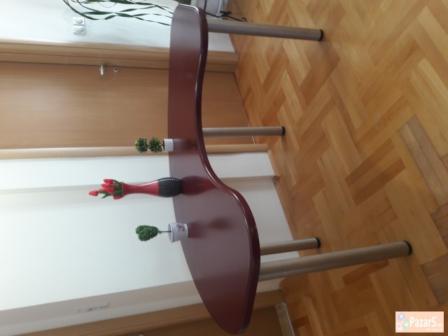 Продавам декоративна маса од медијапан