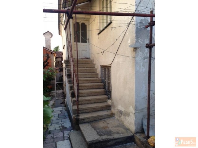 продавам куќа