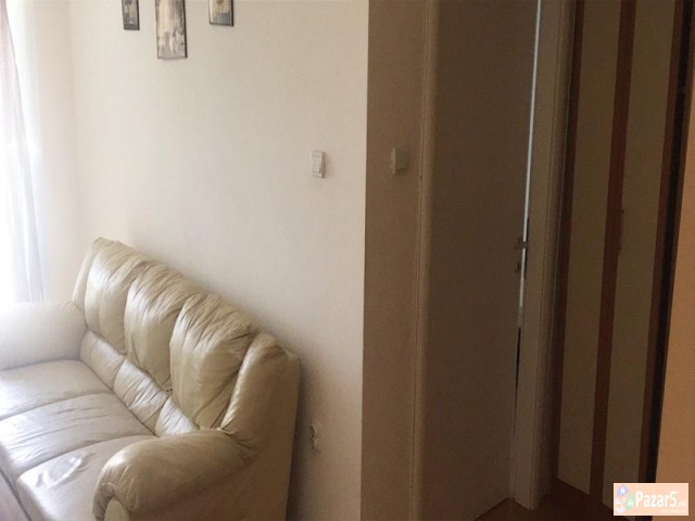 СЕ ИЗДАВА ДВОСОБЕН СТАН КАЈ РАМПА