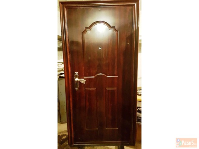 Blindirani Vlezni Vrati Plakanje Na Rati