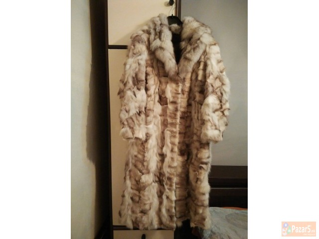 Se Prodava Bunda Od Krzno Od Lisica 
