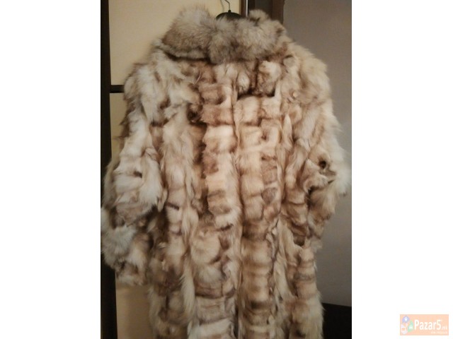 Se Prodava Bunda Od Krzno Od Lisica 
