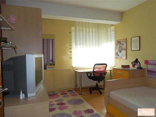 СЕ ИЗДАВА ЧЕТИРИСОБЕН СТАН ВО АЕРОДРОМ