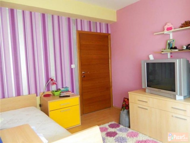 СЕ ИЗДАВА ЧЕТИРИСОБЕН СТАН ВО АЕРОДРОМ