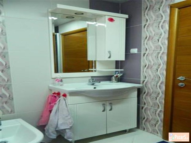 СЕ ИЗДАВА ЧЕТИРИСОБЕН СТАН ВО АЕРОДРОМ