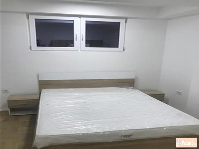 СЕ ИЗДАВА ДВОСОБЕН СТАН КАЈ УНИВЕРЗАЛНА САЛА