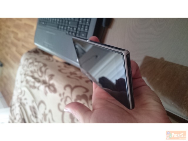 Prodavam Sony Xperia Z1 , Bez Grebka , Baterija De