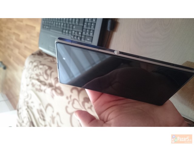 Prodavam Sony Xperia Z1 , Bez Grebka , Baterija De