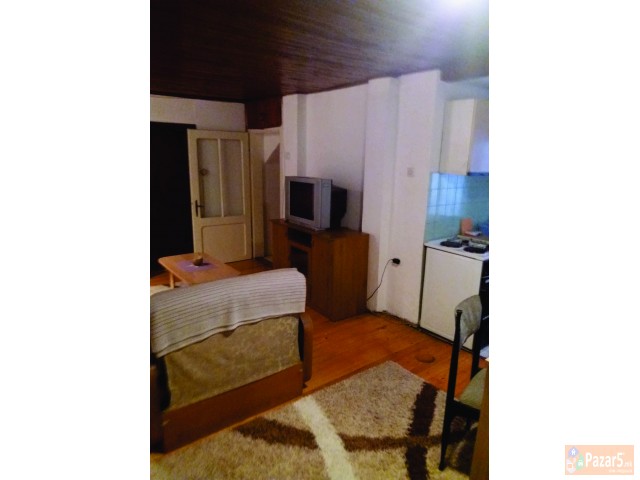 Издавам кат од куќа