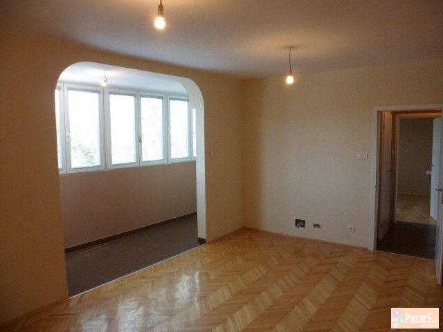 Se Prodava Kompletno Renoviran Stan