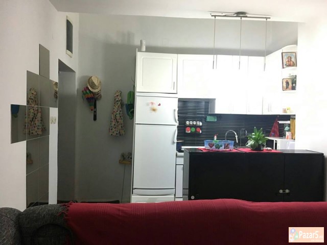 Реновиран трособен стан во Центар