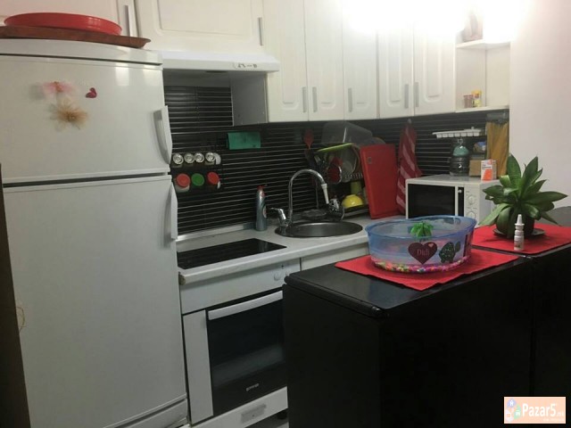 Реновиран трособен стан во Центар