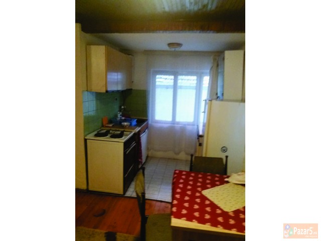 Издавам кат од куќа