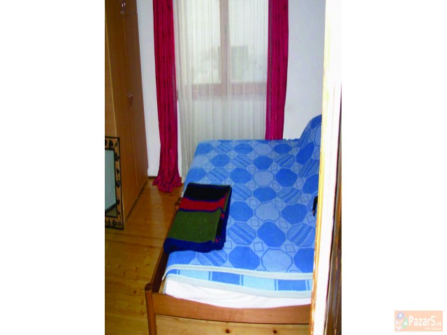 Издавам кат од куќа