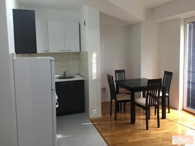 Se Izdava Nov Nevseluvan Trosoben Stan Vo Centar