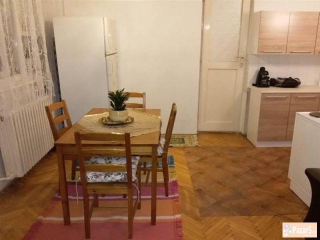 СЕ ИЗДАВА ТРОСОБЕН СТАН ВО АВТОКОМАНДА