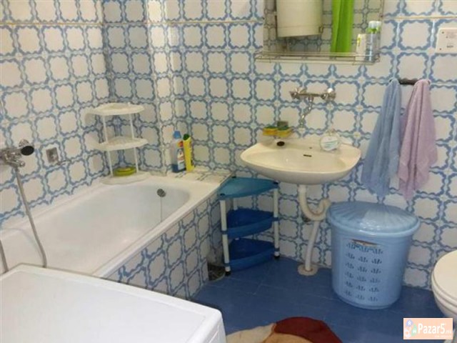 СЕ ИЗДАВА ТРОСОБЕН СТАН ВО АВТОКОМАНДА