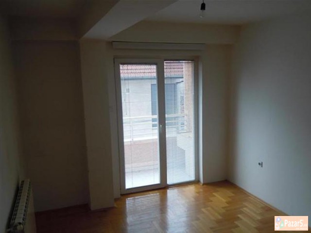 СЕ ИЗДАВА ПРАЗЕН ДВОСОБЕН СТАН ВО ДЕБАР МААЛО