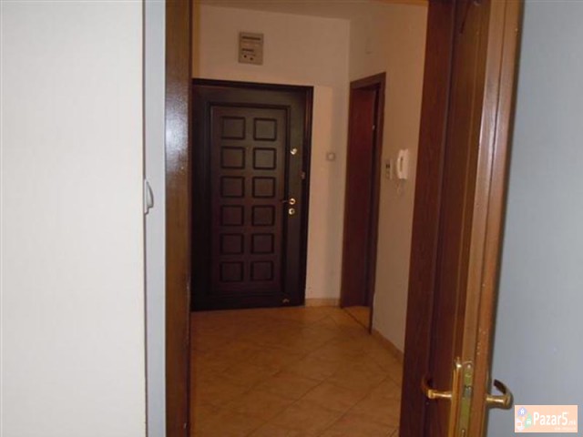 СЕ ИЗДАВА ПРАЗЕН ДВОСОБЕН СТАН ВО ДЕБАР МААЛО