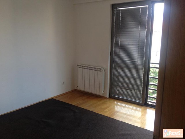 Se Izdava Deloven Prostor Vo Centar