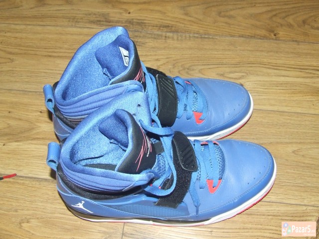 Продавам патики Џорданки