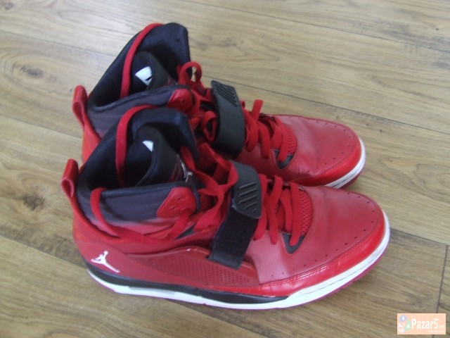 Продавам патики Џорданки